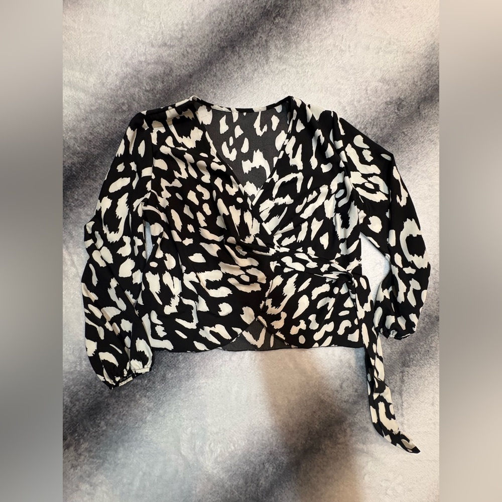 (B4) SHEIN Black & White Leopard Print Wrap Blouse‎ Tie Front Long Sleeve XL 12